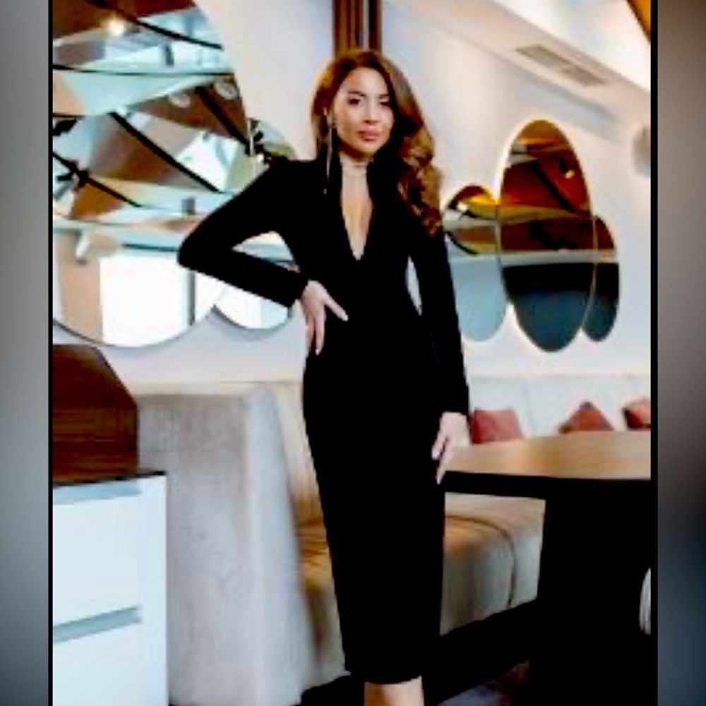 Slimming black midi dress